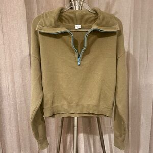 Melrose and Market Olive‎ Green Sweater with Blue Zipper in great condition.